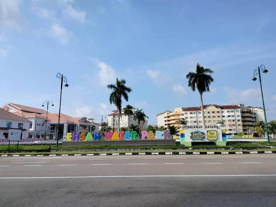 Homestay Elina - Cheap And Cosy Port Dickson Esterno foto